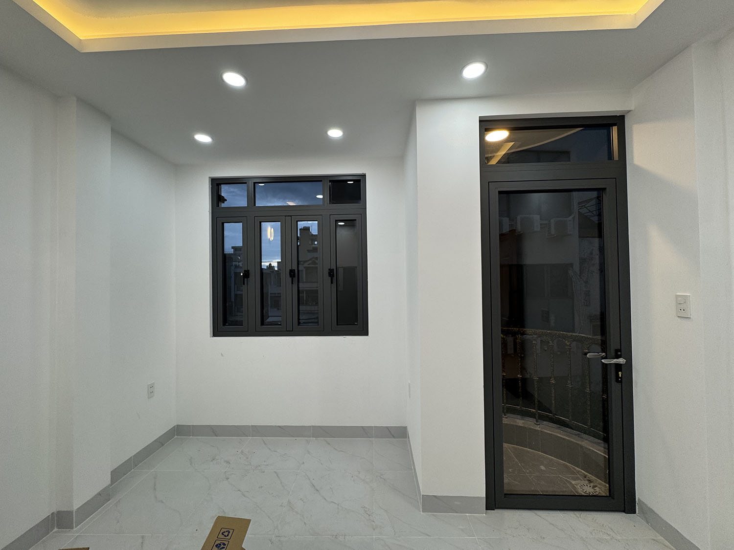 Tuyệt phẩm đẹp lung linh 3 lầu (4mx12m=48m2 vuông vức) mới 100% hẻm xe hơi khu VIP Hồ Xuân Hương